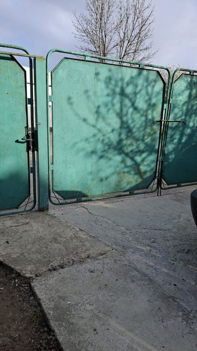 В продажу ворота із фірткою