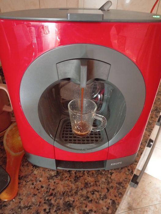 Máquina de café Dolce Gusto + Cápsula Reutilizável
