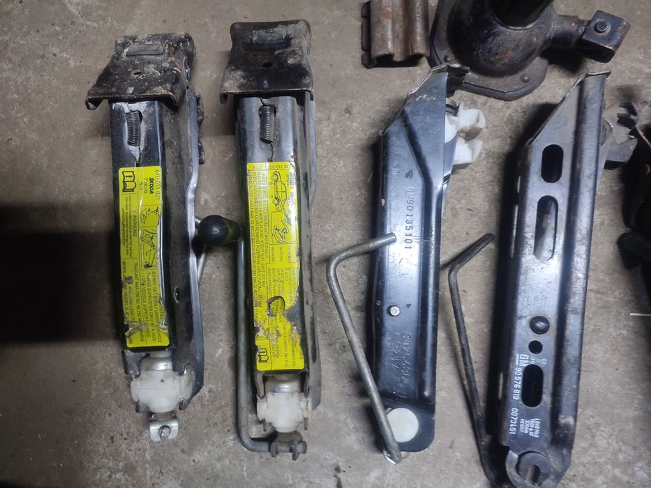 Домкрат для автомобіля