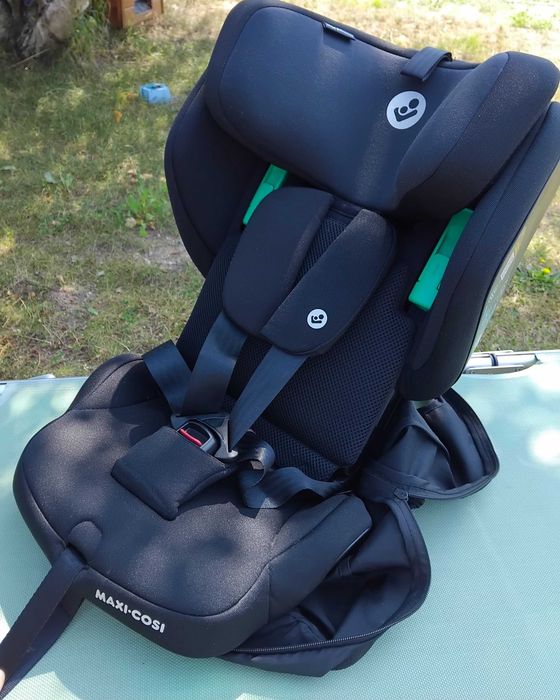 fotelik samochodowy Maxi Cosi Nomad Plus  i-Size przenośny w torbie podróżnej