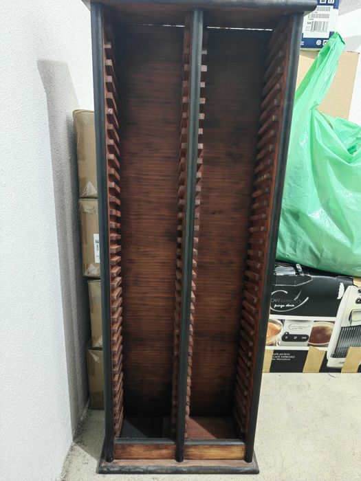 Torre para CD's em madeira