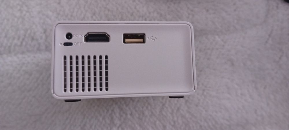 Projector LED modelo YG300