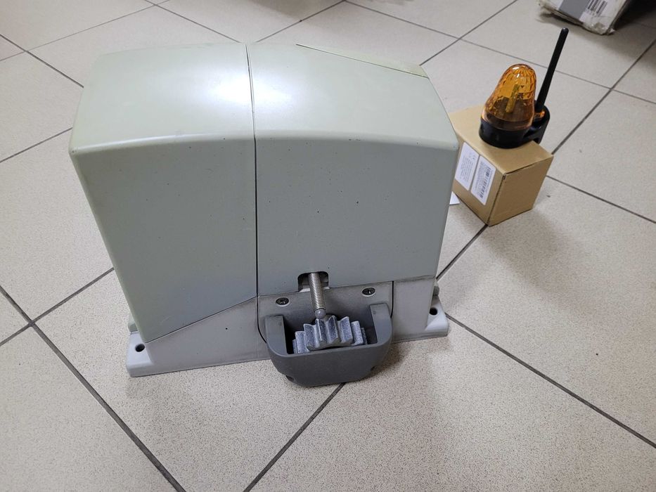 napęd do bramy przesuwnej