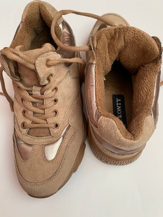 Жіночі утеплені кросівки, 36 р.