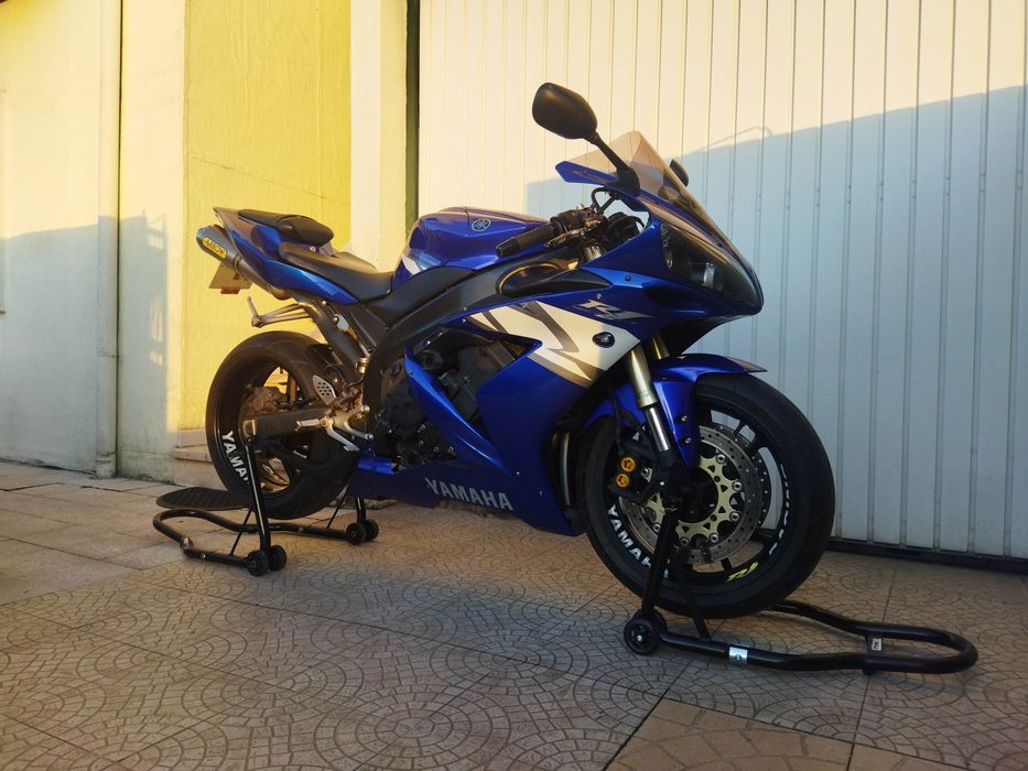 Yamaha R1 super desportiva em muito bom estado,garagem, analiso retoma