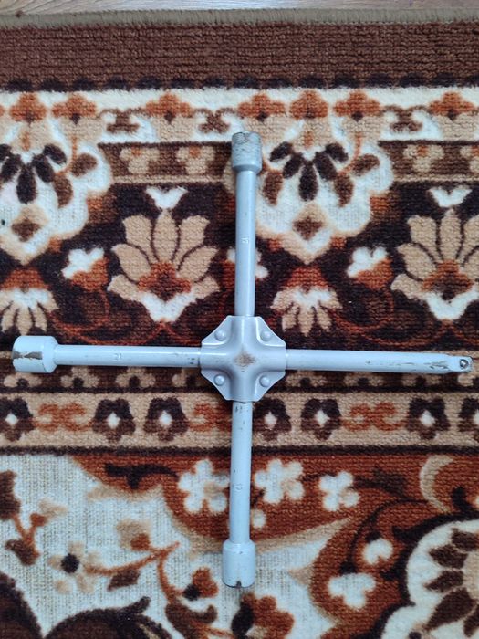 King Ключ балонний хрестовий- 17x19x21, 1/2"