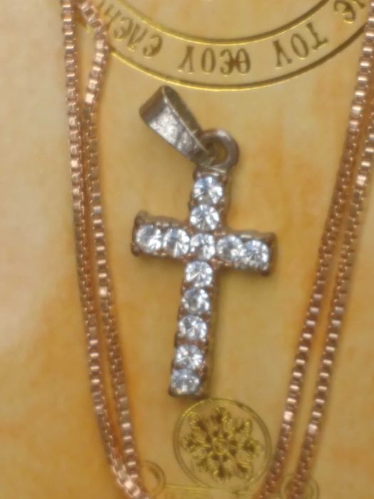 Крестик на цепочке