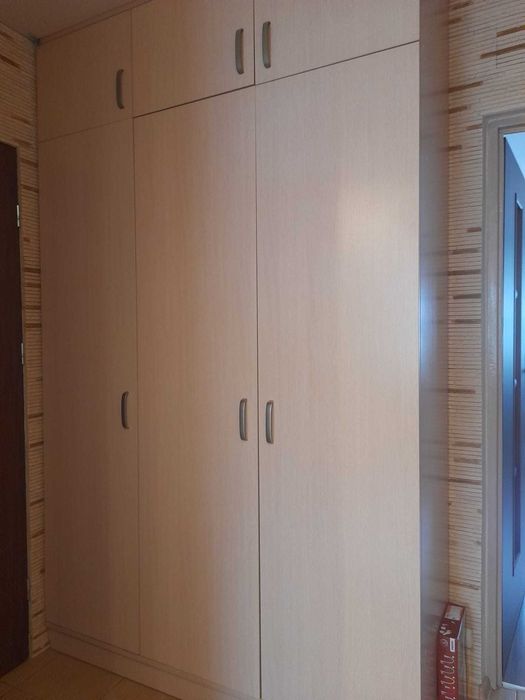 Sprzedam szafę widoczną na zdjęciu