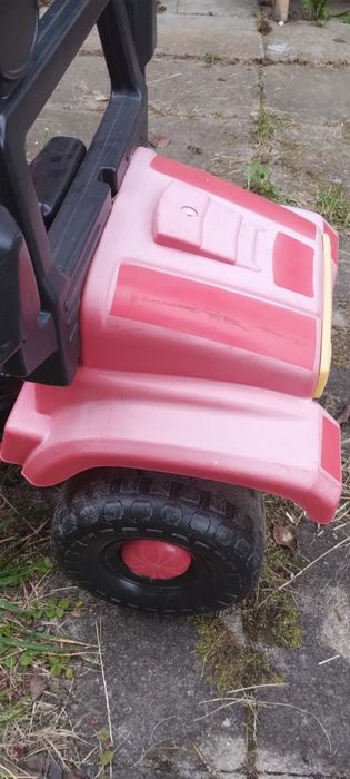 Duży jeep samochód na pedały