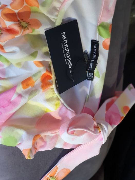 Letnia sukienka marki PrettyLittleThing