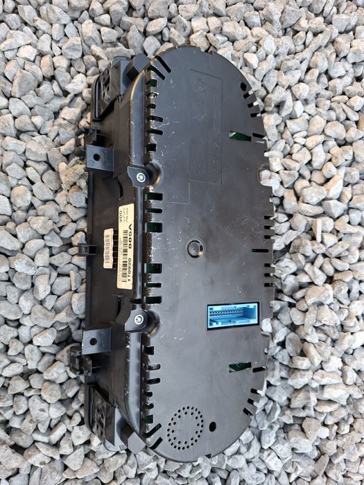 Licznik vw touran 10-15r europa diesel 1t0,920,885a