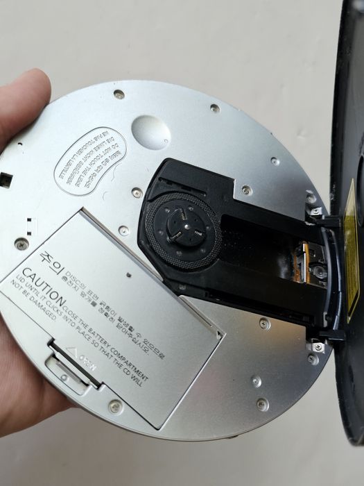 CD Плеєр Samsung CD YEPP MCD-CM600B Не Робочий Батарейки Sanyo Жвачка