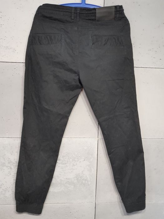 Spodnie materialowe diverse rozm M, stan bdb