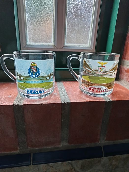 Duas chavenas em vidro F. C. Porto e Benfica.