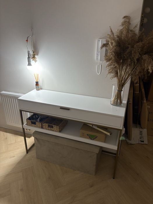 Konsola z szufladami do przedpokoju