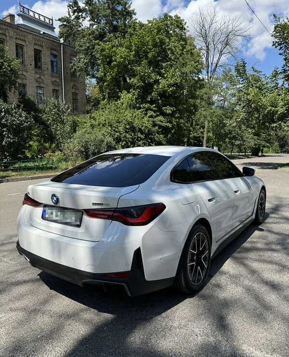 BMW i4 2022 83.9 kWh
