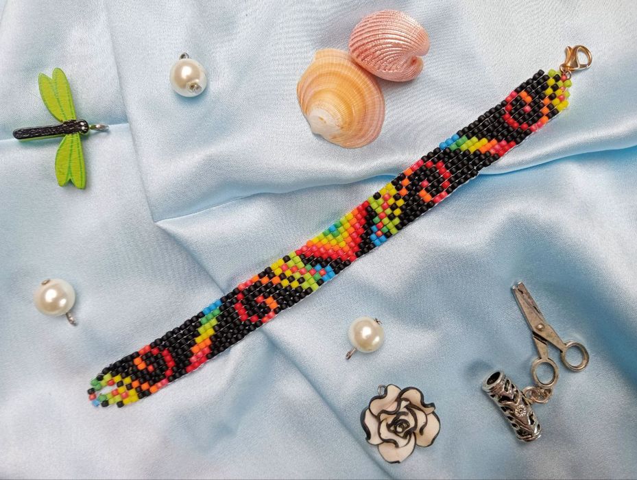 Bransoletka z muliny wykonana ręcznie.