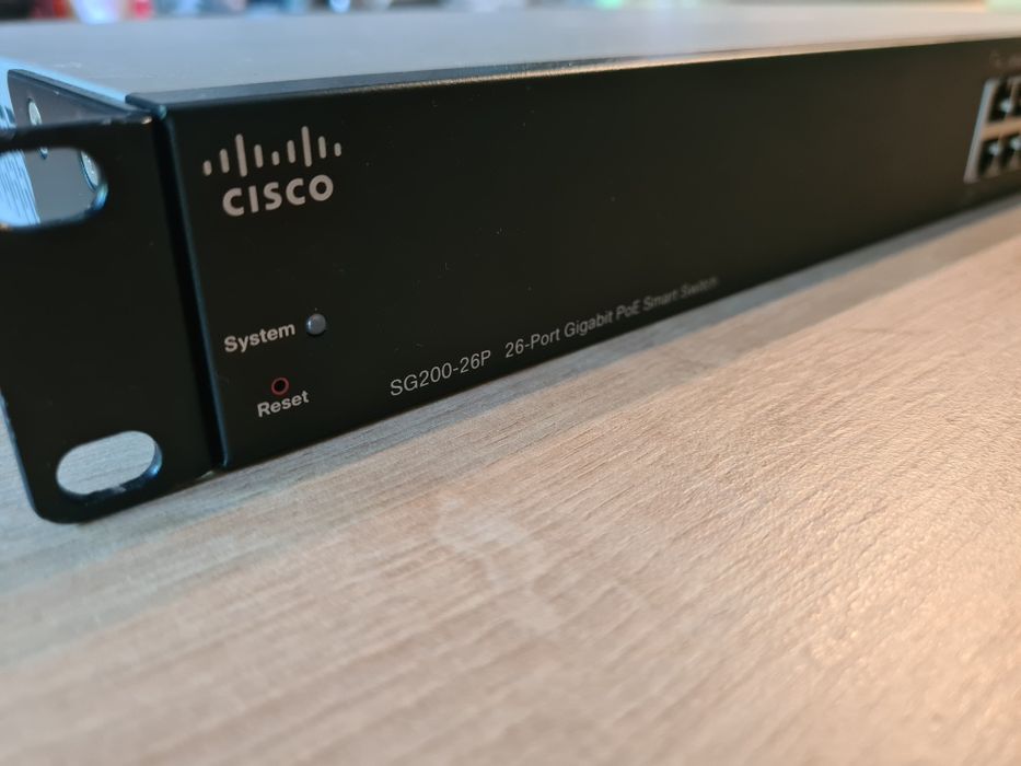 switch Cisco SG200-26P 26-Port Gigabit PoE Smart Switch.