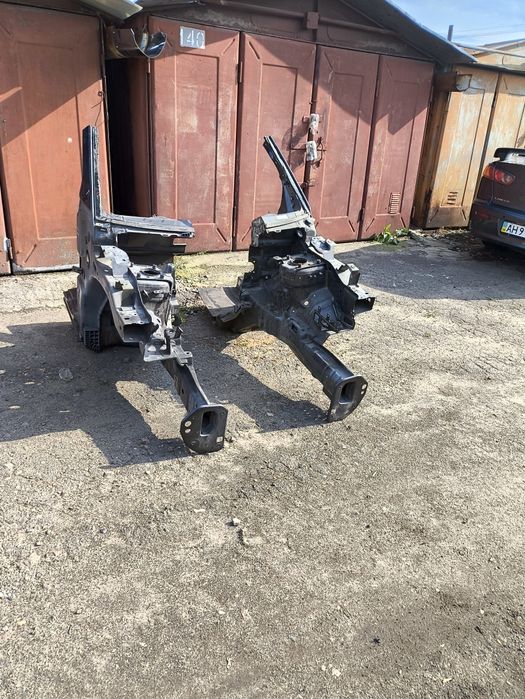 БАЛКА/ ПЕРЕМИЧКА між лонжеронами Dodge JOURNEY 2.4 3.6 висвердлена