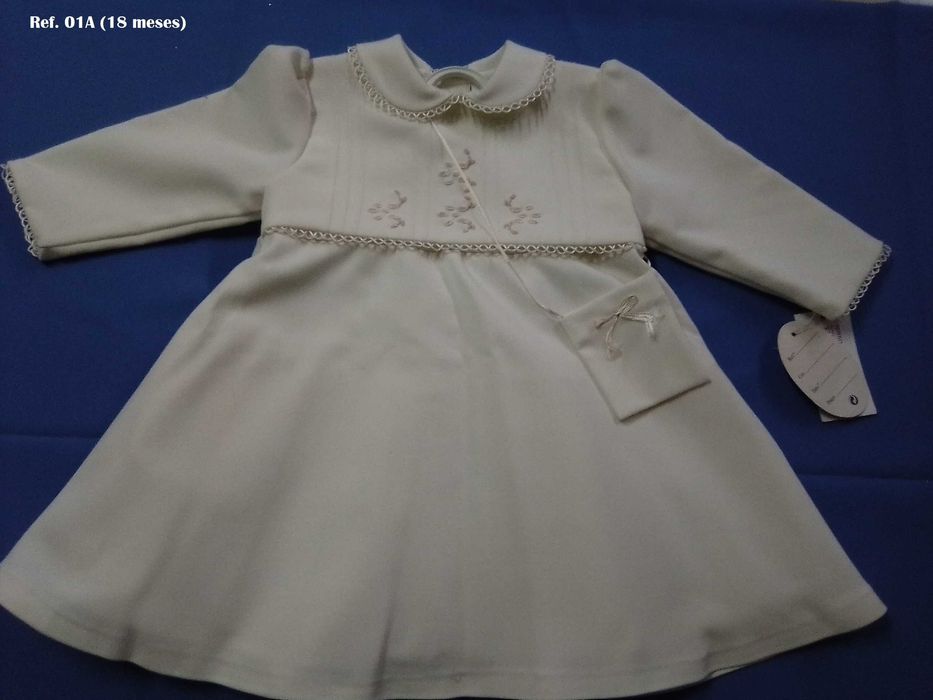 Vestidos de Batizado (vários modelos: 4 de 18 meses e 1 de 24 meses)