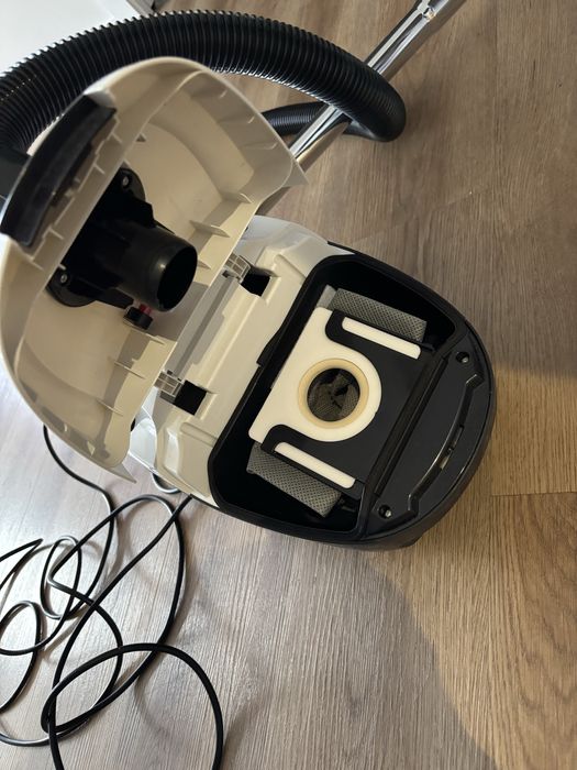 Aspirador kunft com saco novo
