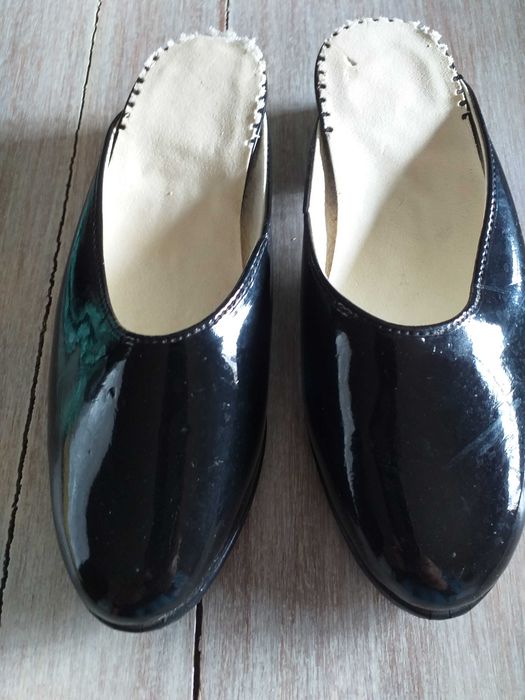 Chinelas pretas criança