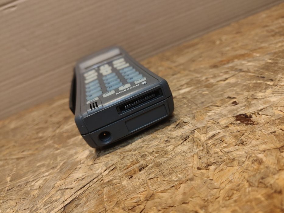 Kolekcjonerski telefon Ericsson FH212 P, 1995 rok