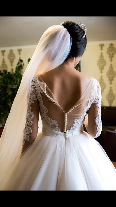 Продам весільну сукню