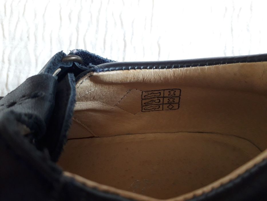 Sapato de criança em pele azul marinha