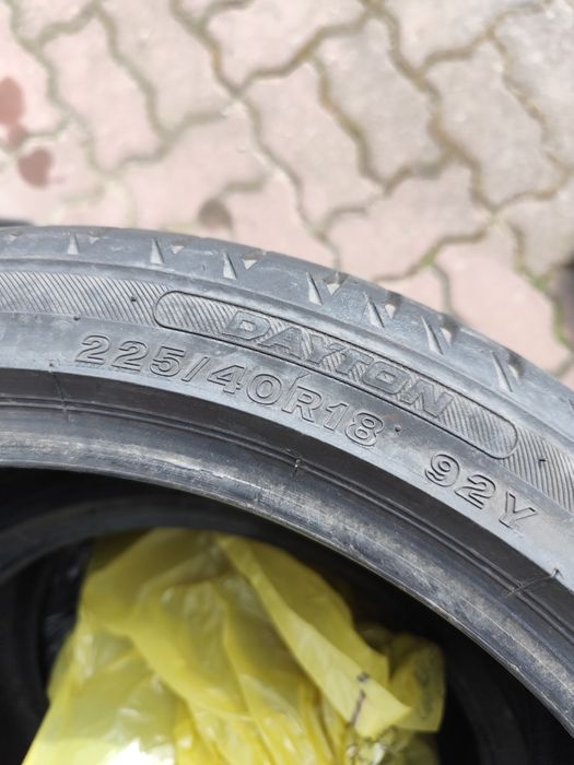 Opony Dayton 225x40 r18 92 Y