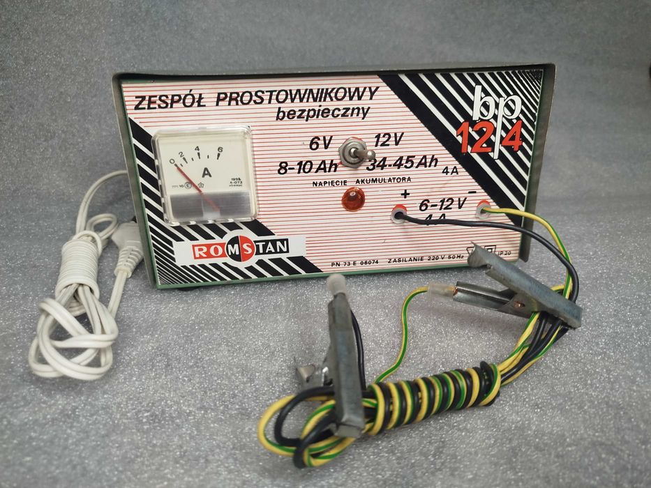 Prostownik Zespół prostownikowy bezpieczny 6V-12v/ 4A 34-45Ah
