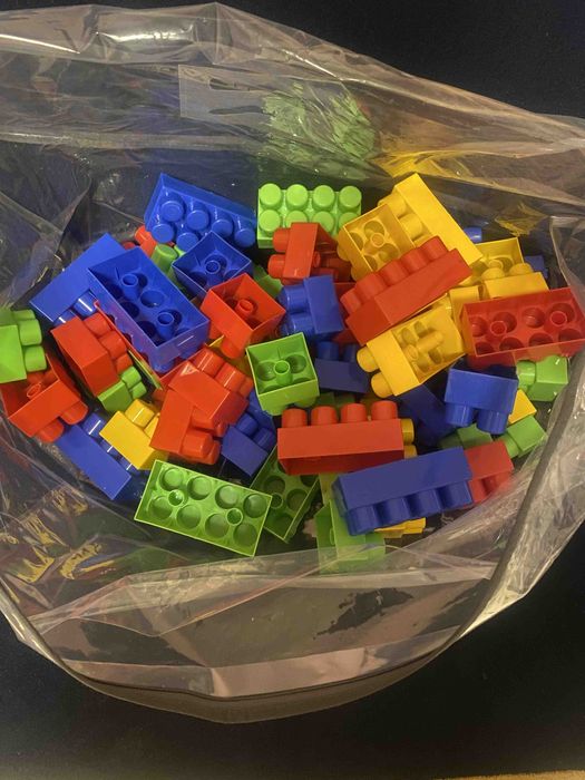 Duże klocki plastikowe