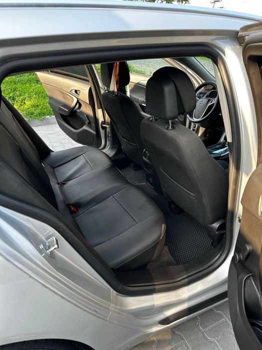 Опель інсігніі Opel Insignia 2011