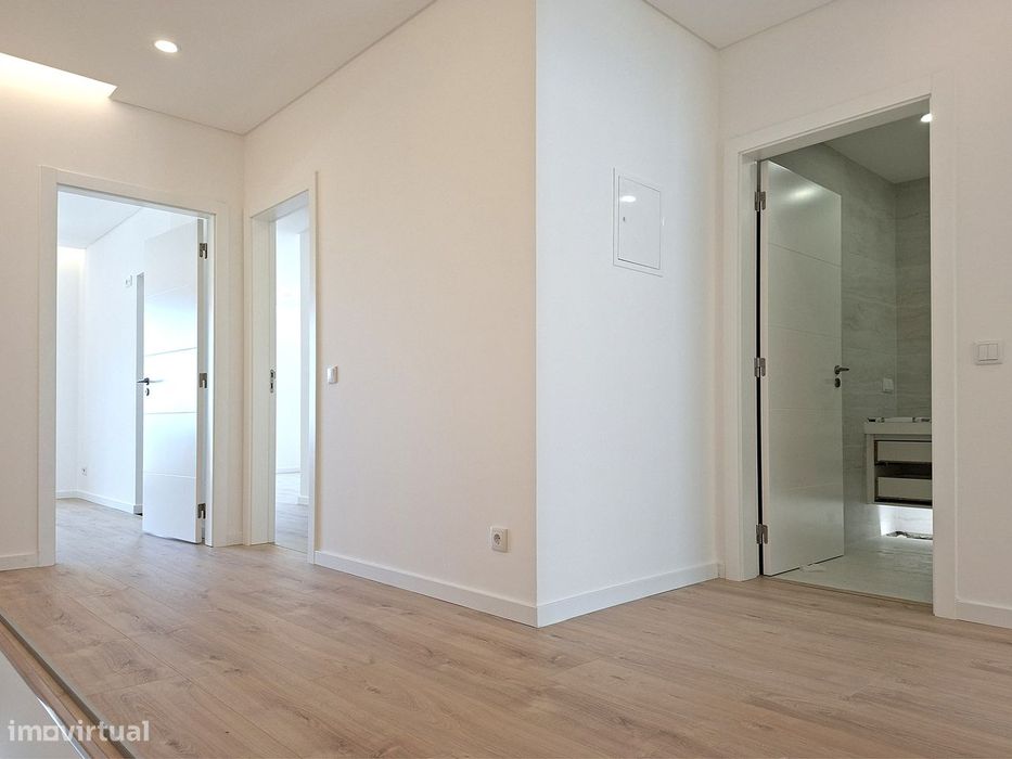 Moradia T3 nova com jardim em São Domingos de Rana