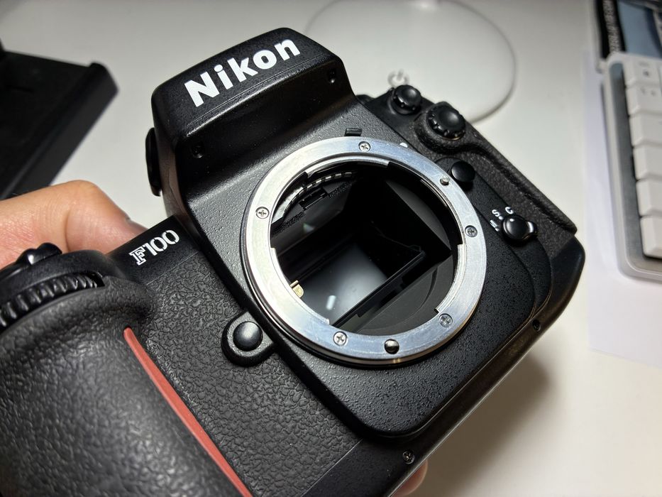 Nikon F100 super stan