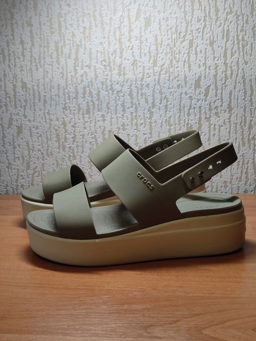 Жіночі санділі Crocs