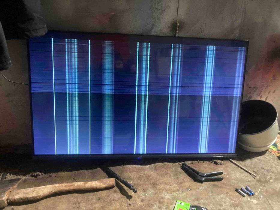 Телевизор Bravis LED-H 7000 smart+T2