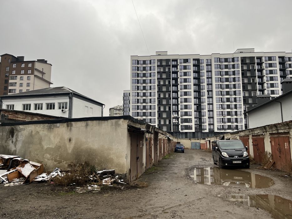 Продам два гаража. Дорого.