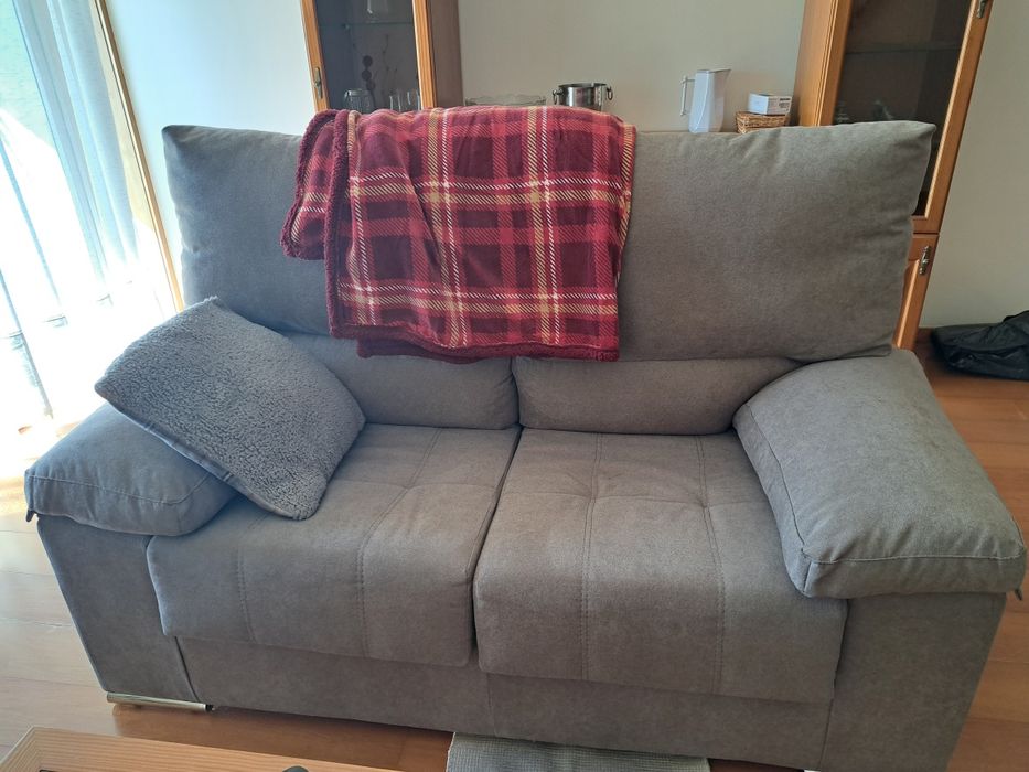 Sofá Cinzento de 2 Lugares
