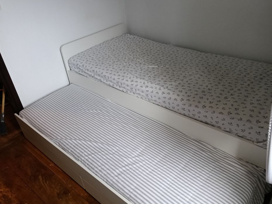 Cama Ikea Slakt com dois estrados e dois colchões