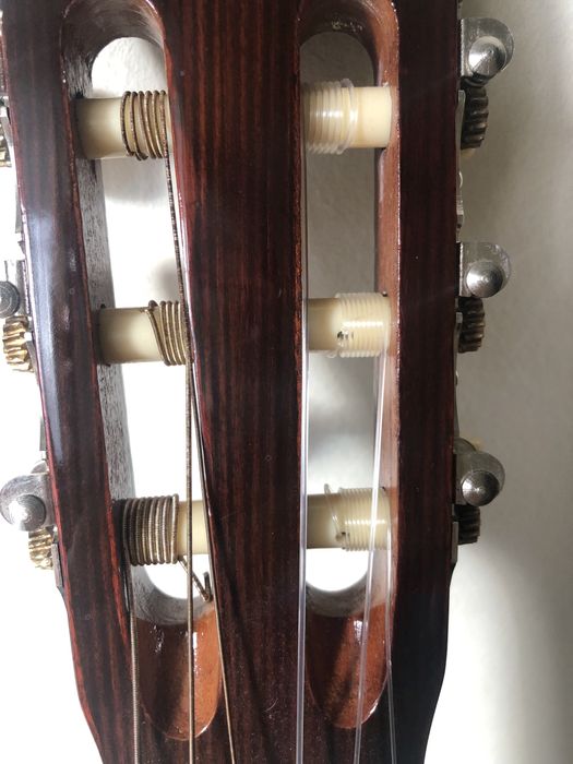 Gitara klasyczna z futerałem.