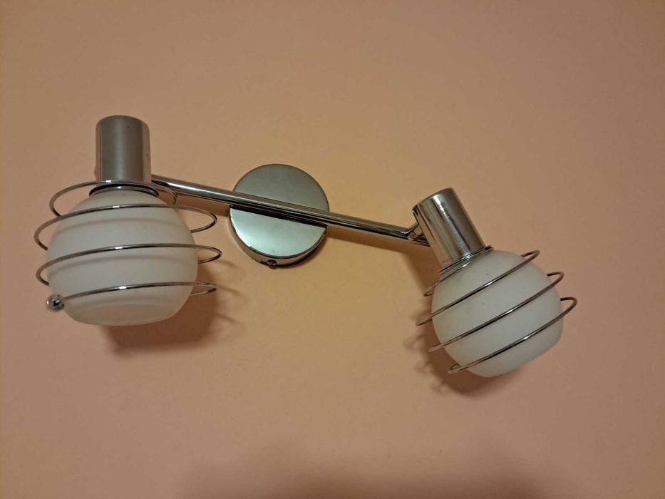 Lampa ścienna do salonu