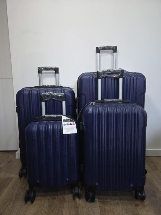 Walizka podróżna  4 w cenie 2