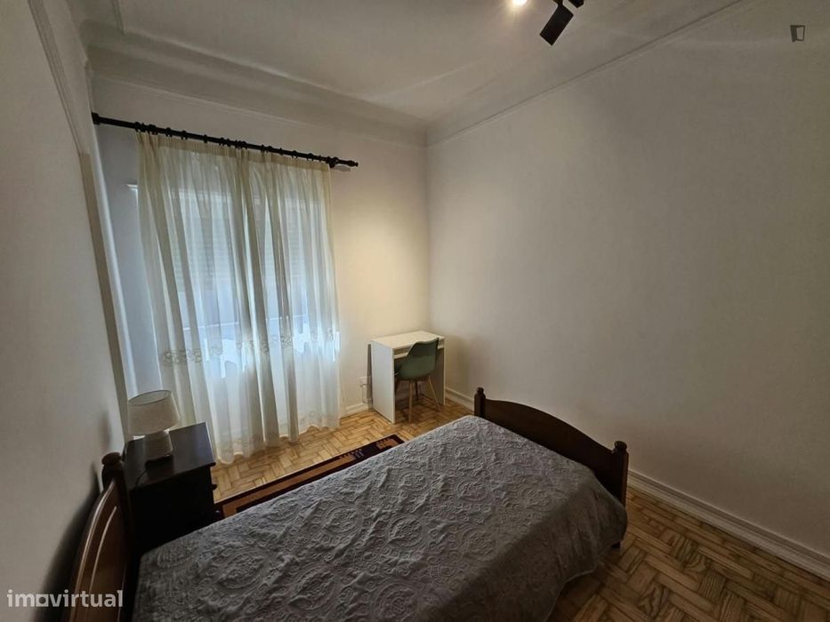 Quarto - localizado em Sé de Braga e São Lázaro Braga