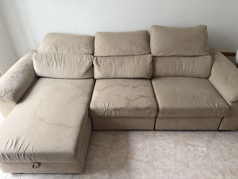 Sofá bege chaise longe