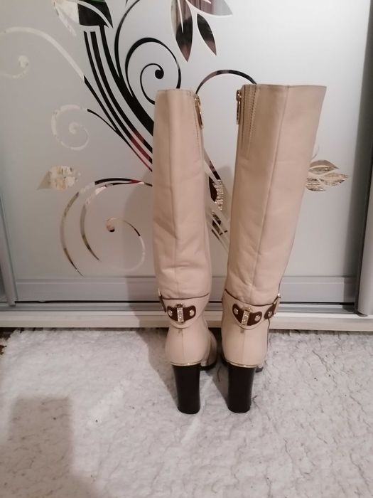 Продам взуття чоботи жіночі