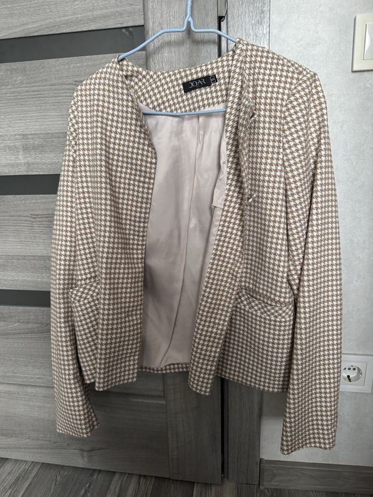 Костюм жіночий в дуже хорошому стані (хс-с)