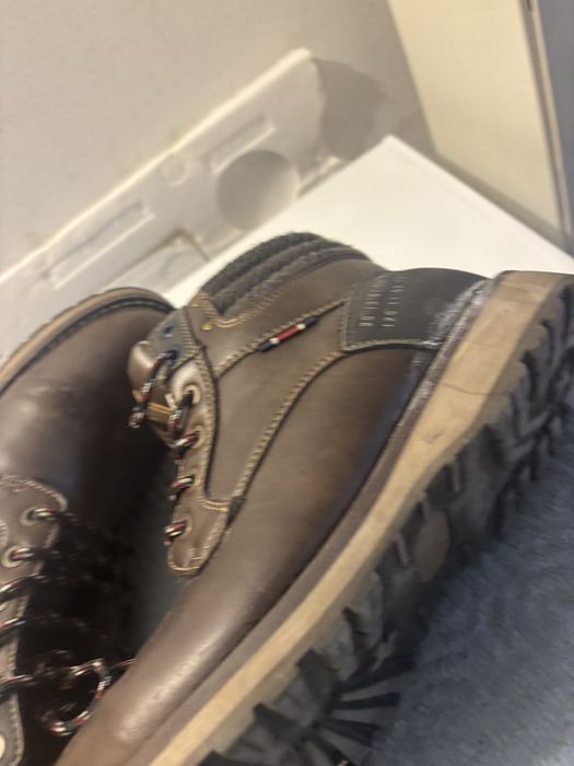 Botas de homem em pele