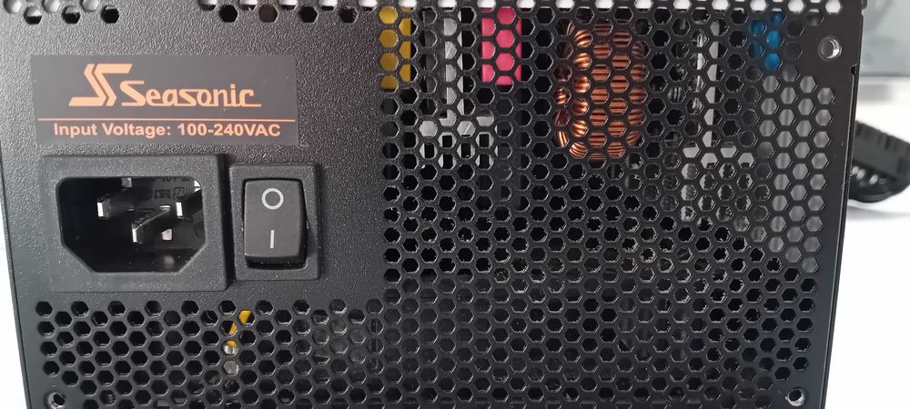 Fonte de alimentação Seasonic B-12 550W