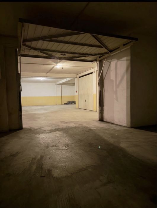 Arrenda-se garagem fechada com 23m2, em Guimarães.